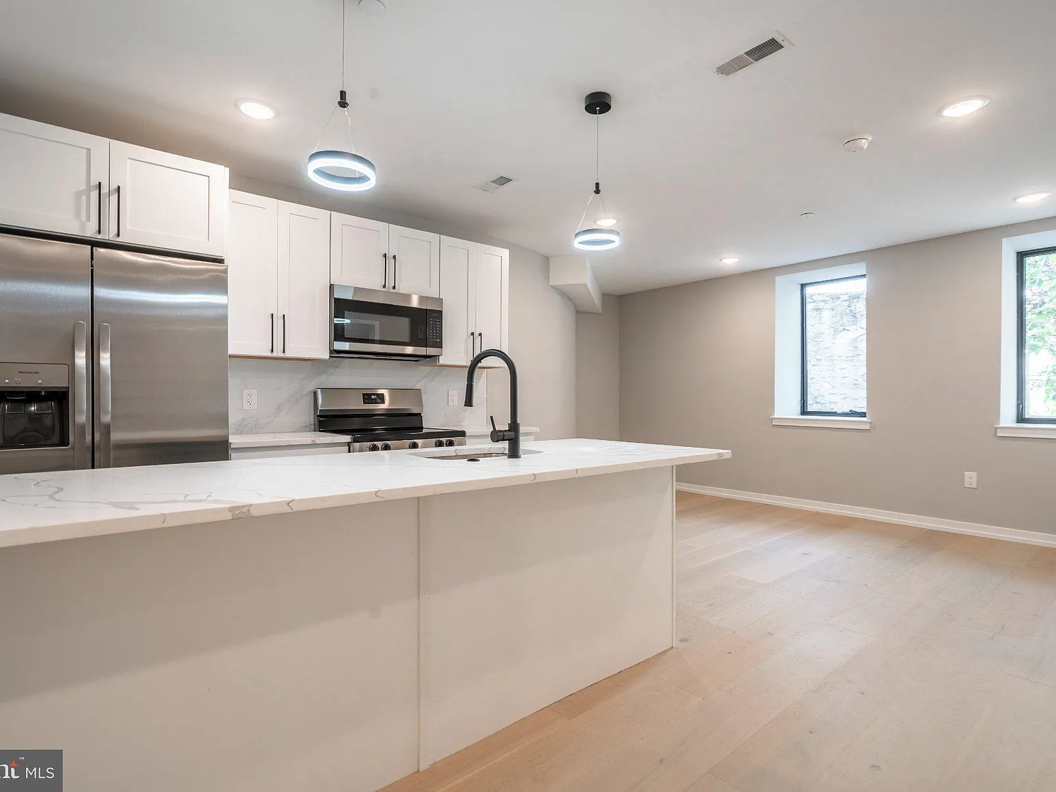 3 bed, 2.5 bath, 1325 sqft, $2,800 — Photo 1