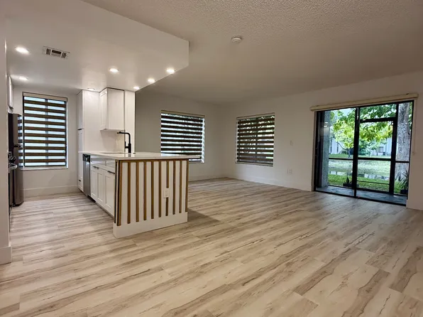 3276 Coral Lake Ln, Pompano Beach, FL 33065