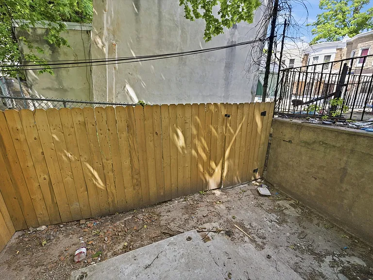 6419 Race St #B — Photo 9