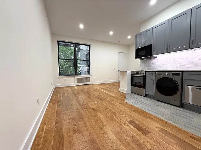 130 E 93rd St #5S — Photo 2