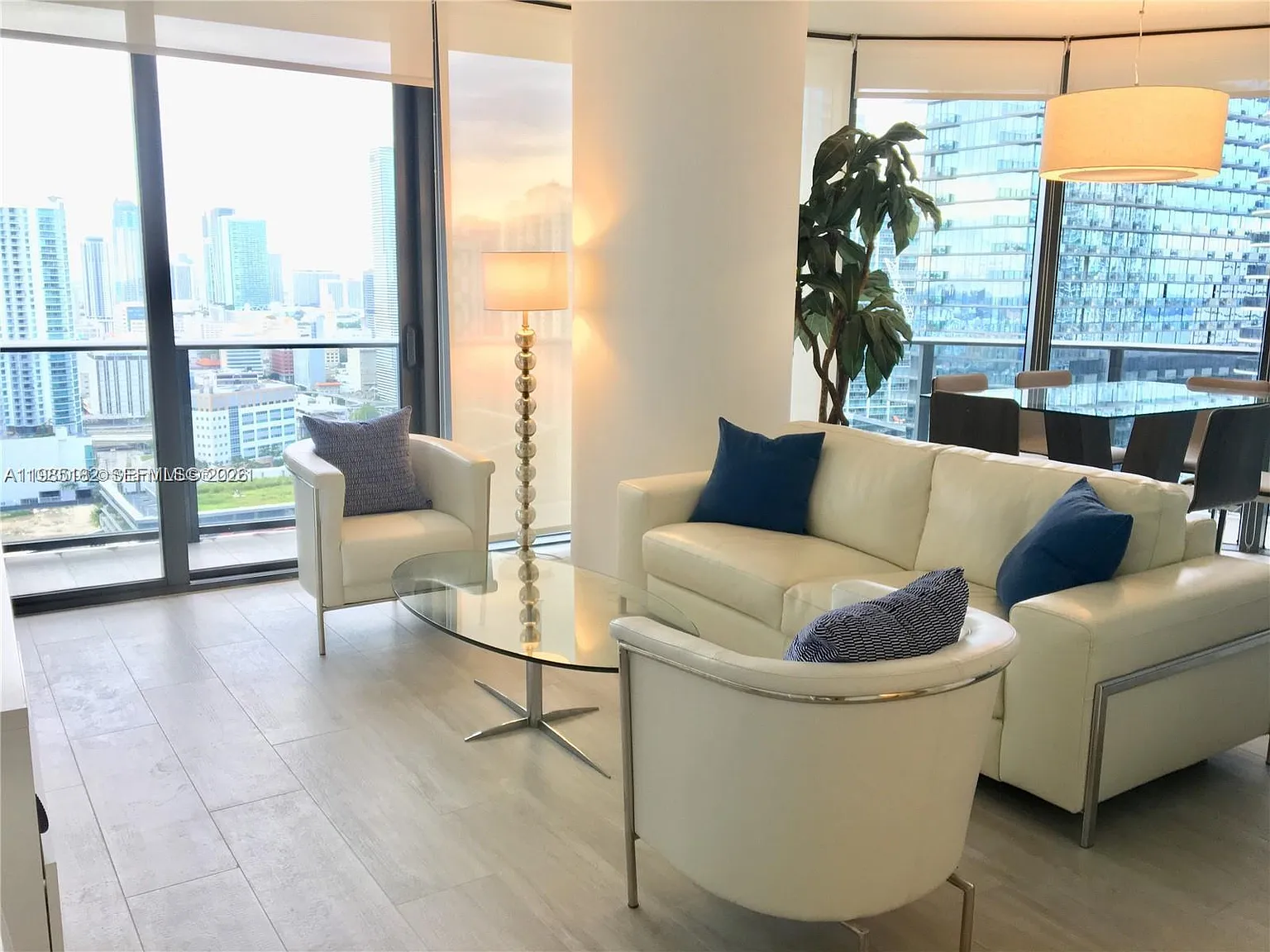 2 bed, 926 sqft, $5,100 — Photo 1