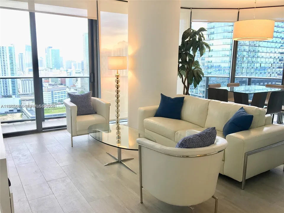 55 SW 9th St #2901