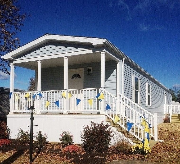 1st image of 226 Greenbriar Dr S #Manufactur
