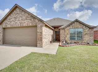 124 Comanche Dr, Greenville, TX 75402