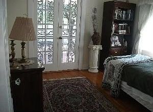 4th image of 725 N Catalina Ave