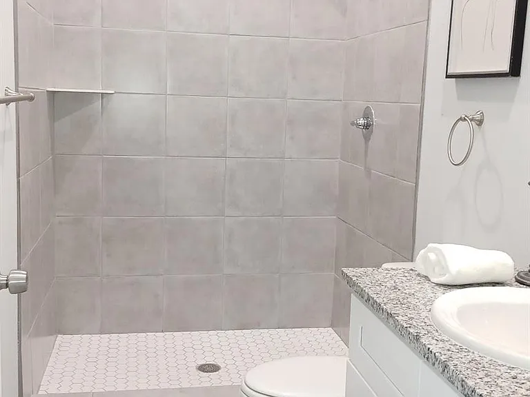 18827 Luminescent Ln — Photo 18