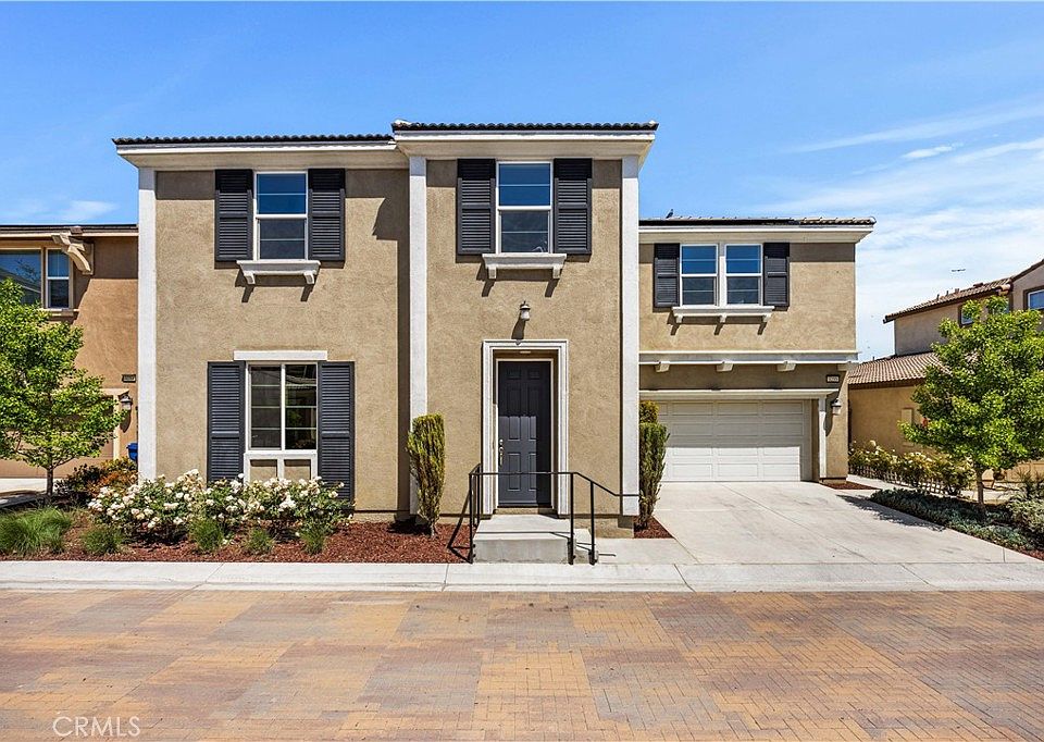 1st image of 3255 E Yellowstone Dr
