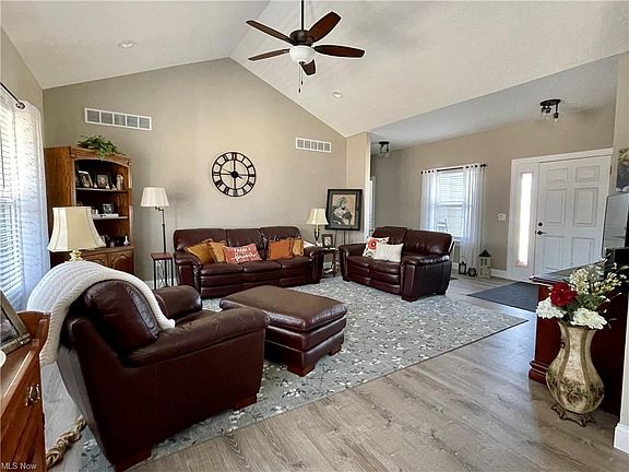 2nd image of 3317 Chestnut Hl