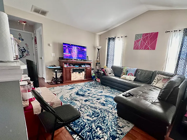 157 Woodbury Rd — Photo 12