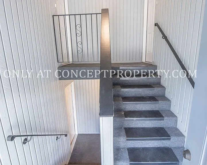 466 E Woodland Ave — Photo 32