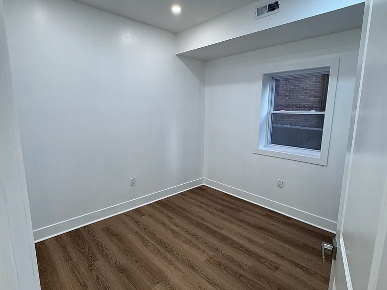 647 N 16th St #2 — Photo 8