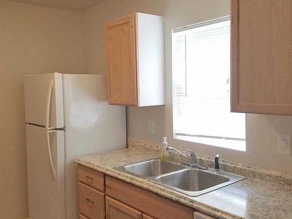 3rd image of 1601 Great Bend Dr