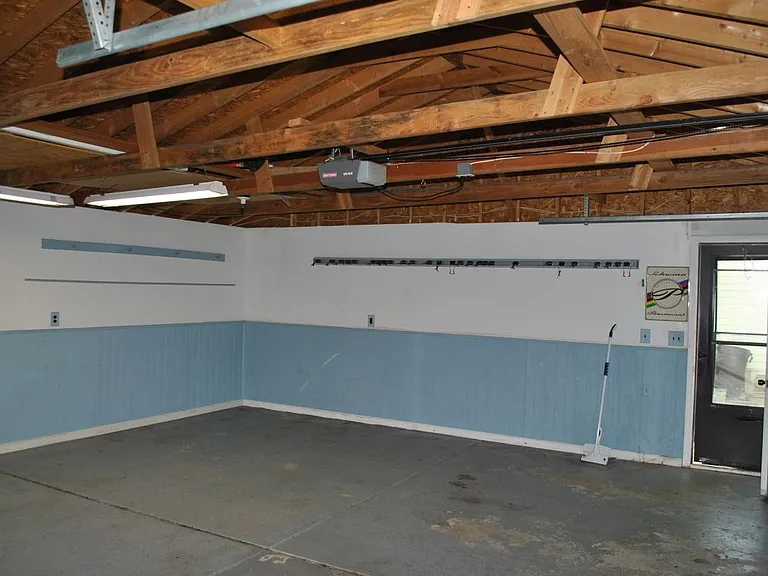 Garage huge 2.5 car