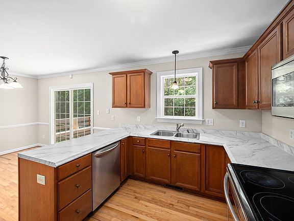 4th image of 642 Tralee Dr