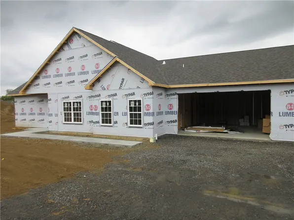 154 Hidden Springs Dr, Ellwood City, PA 16117