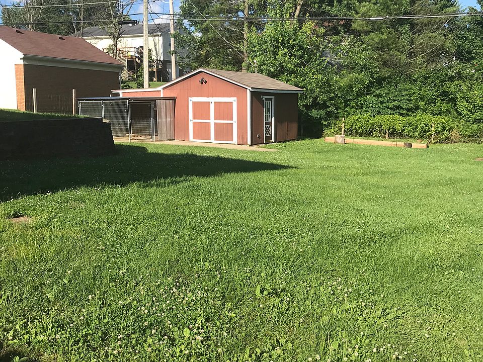 1st image of 215 Willowcrest Dr