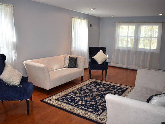 3rd image of 70 Rolling Brook Dr