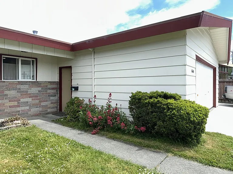 1640 Stromberg Ave — Photo 4