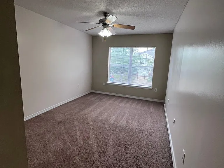 211 Johnson Ct — Photo 15