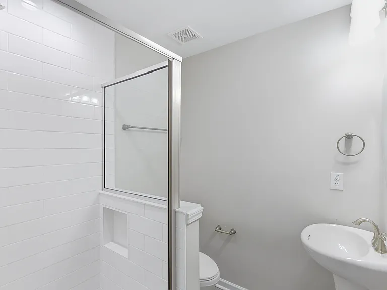 122 Thompson St — Photo 26