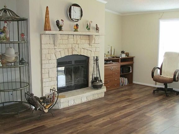 3rd image of 2052 County Road 371