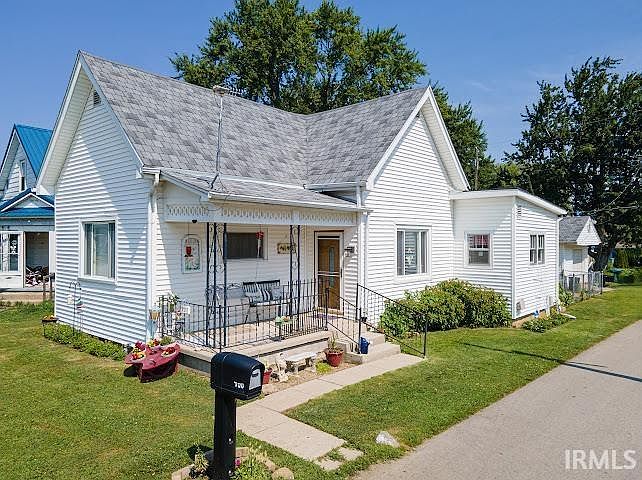 1st image of 200 W 8th St