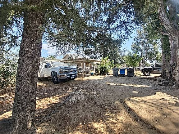 2nd image of 535 E 9th St