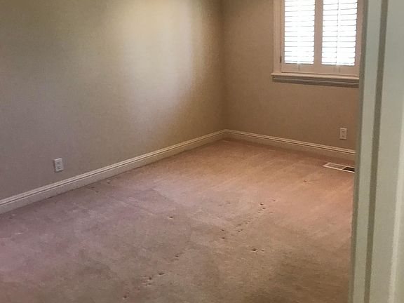 2nd image of 288 Casitas Bulevar