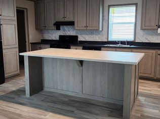 15 Aspen Ct, North Branch, MI 48461