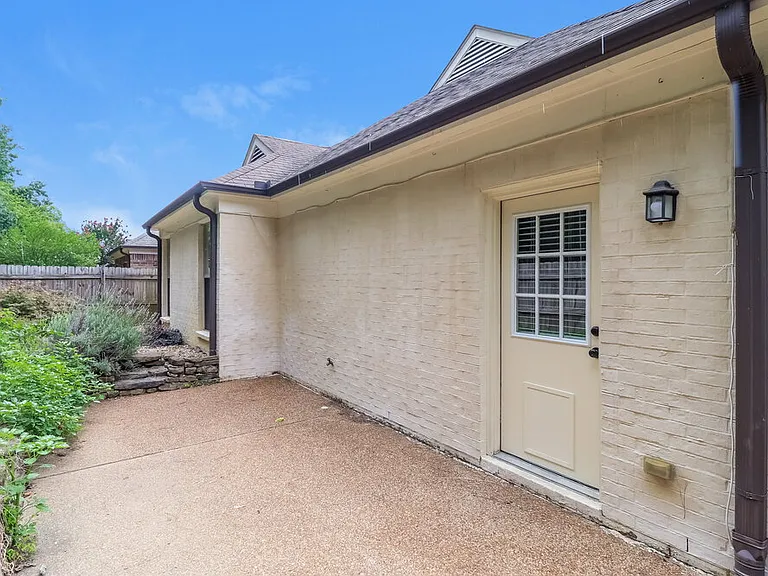 6832 Lagrange Grove Dr — Photo 15