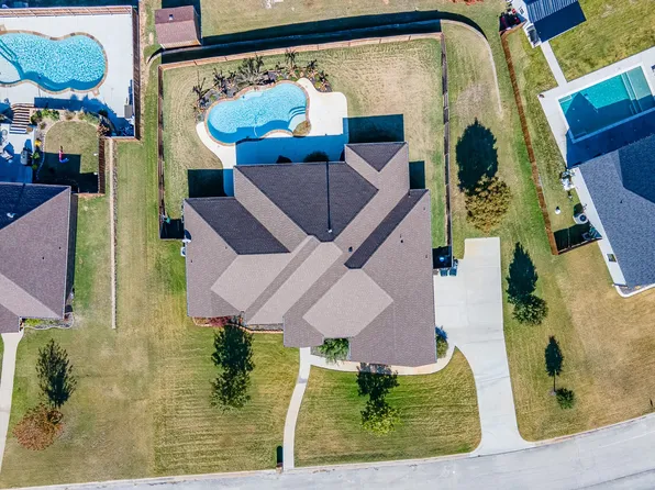 1504 Lance St, Bowie, TX 76230