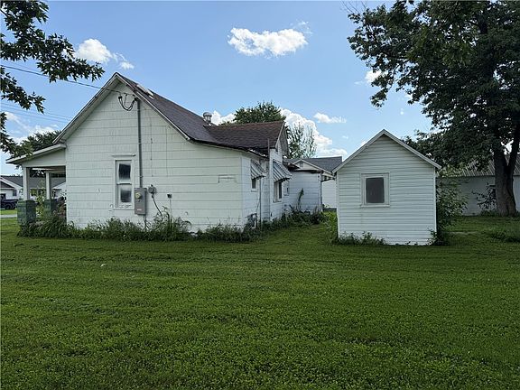 4th image of 111 W Oak Ave