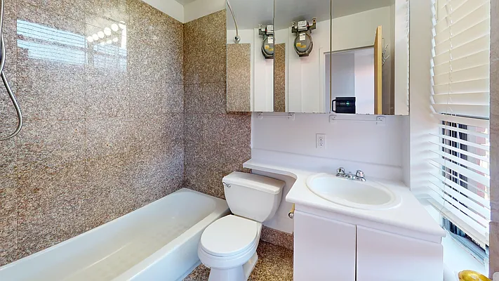 Rented by Bond New York | media 5