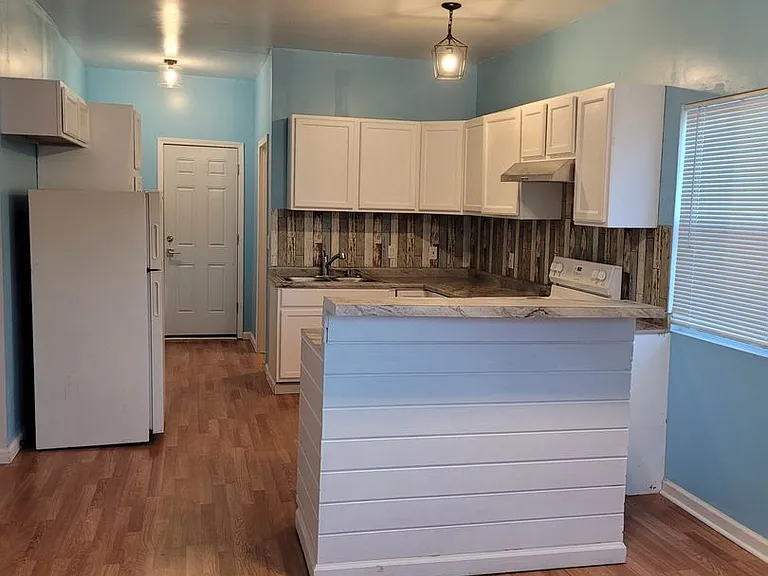1631 N Hydraulic St — Photo 7