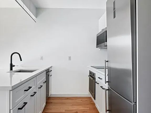 3rd image of 1950 Amsterdam Ave #4B