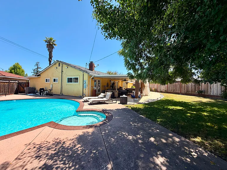 2723 Cherry Ave — Photo 31