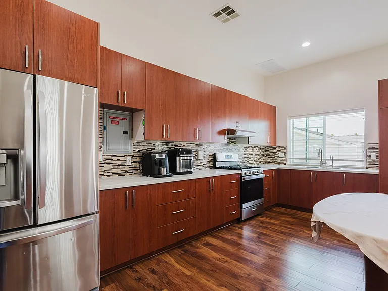 833 E Verdugo Ave — Photo 15