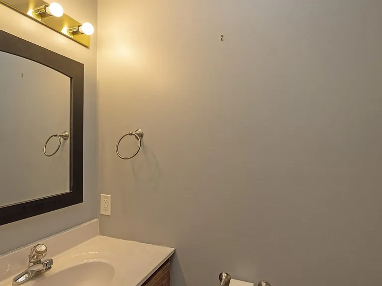 2165 Saint Clair Ct — Photo 9