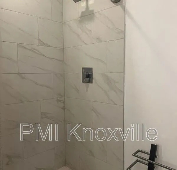 523 N Bertrand St #205 — Photo 16