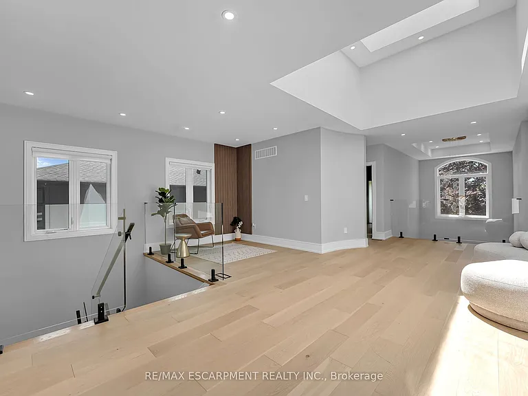 221 Morden Rd E — Photo 25