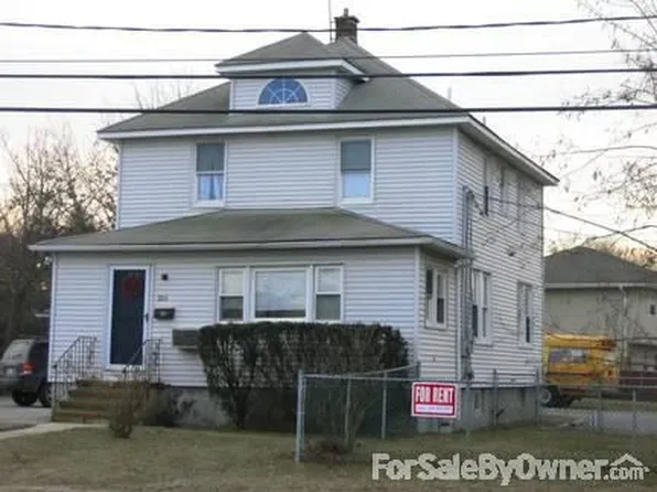 206 Union Blvd, West Islip, NY 11795