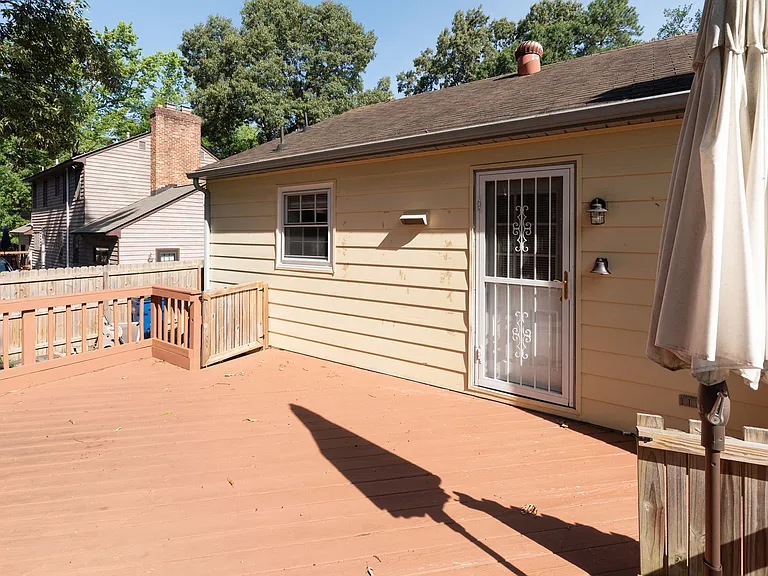 4329 Deertrail Dr N — Photo 29