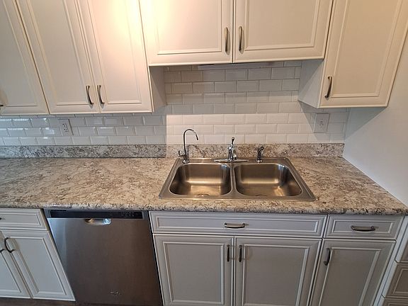 3rd image of 1311 Idlewood Dr