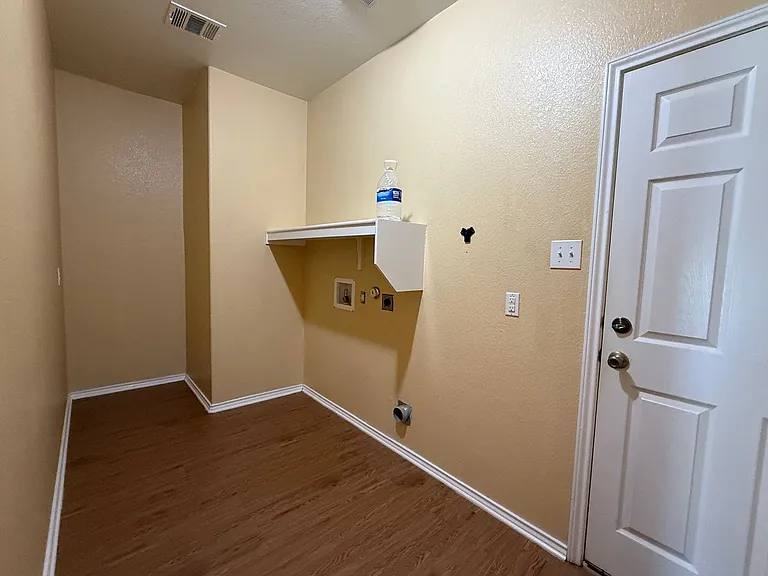 2250 Howry Dr — Photo 18