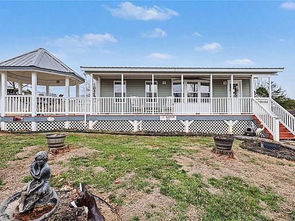 2nd image of 121 Grand View Dr