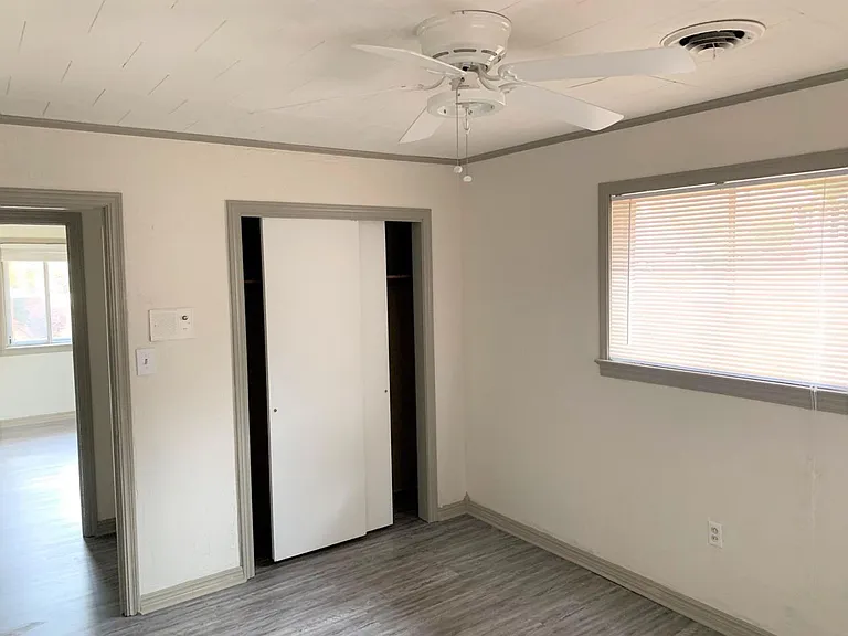 1820 S Commerce Ave — Photo 16