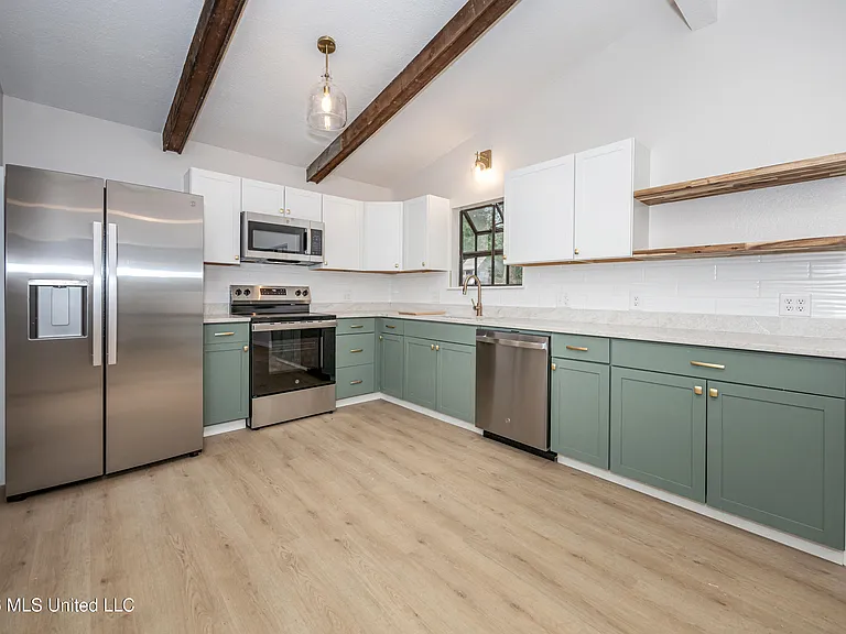 106 Booth Cir — Photo 16