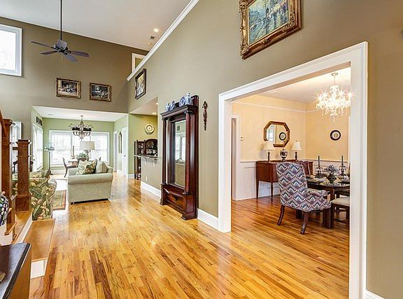4th image of 311 W Peachtree St