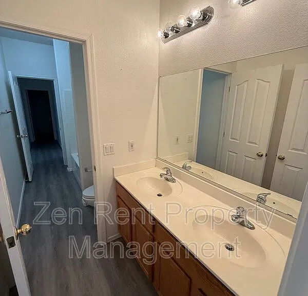3102 W Belle Ave — Photo 9