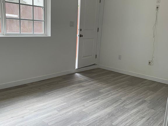 3rd image of 6705 Sausalito Ave #1